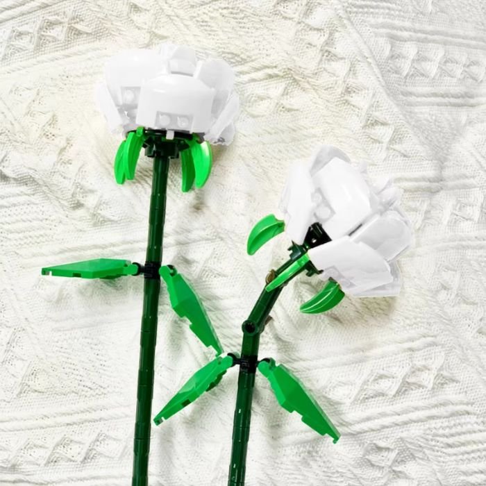 r8 White Rose - Image 1